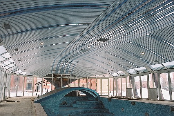 Басейн в Луганську