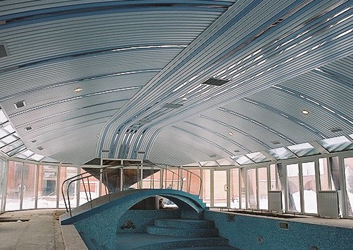 Басейн в Луганську